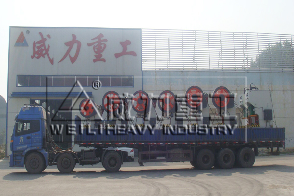 沖床裝車準(zhǔn)備發(fā)貨