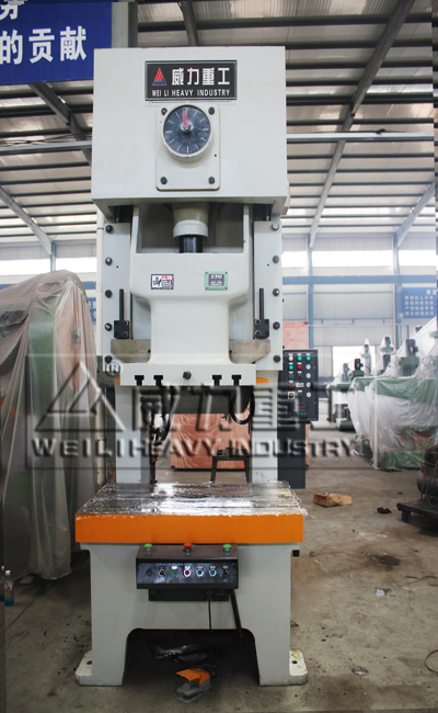 160噸國(guó)標(biāo)沖床加工車間