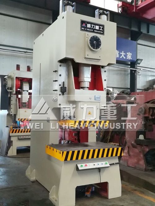 160噸國標沖床加工車間