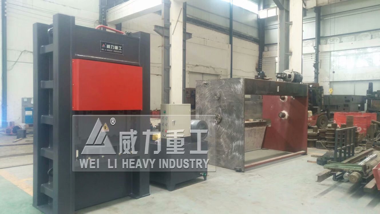 500噸框架式液壓機加工車間